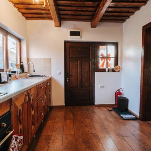 Cabană pentru 4 pers. (se inchirieaza doar integral)