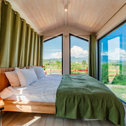 Cabană premium cu vedere spre munte pentru 2 pers. (se inchirieaza doar integral)