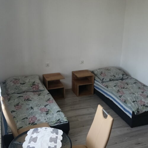 Camera cvadrupla standard la etaj