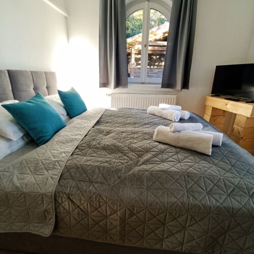 Deluxe 4-Room Apartment for 7 Persons with Terrace