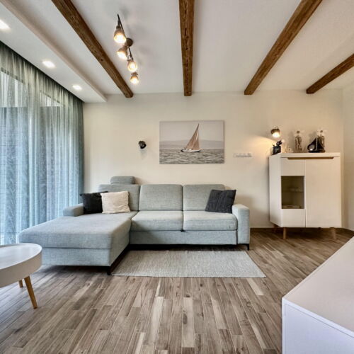 Apartament la parter cu vedere la port pentru 4 pers. (se inchirieaza doar integral)