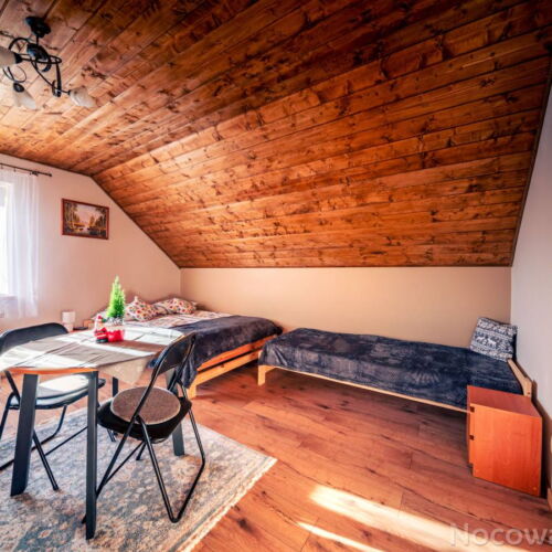 Pokój 4-osobowy z dostępem do ogrodu ze wspólnym aneksem kuchennym