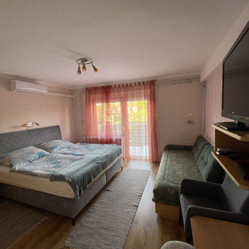 Apartament cu balcon cu aer condiționat cu 2 camere pentru 6 pers.