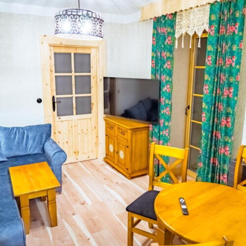 Apartament classic la parter cu 1 camera pentru 2 pers.