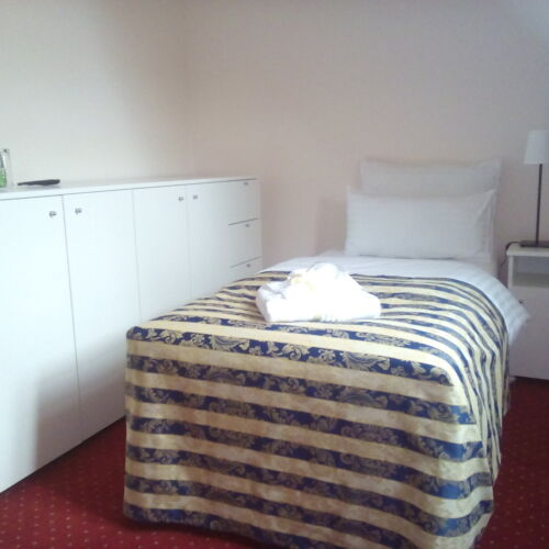 Camera single confort la etaj