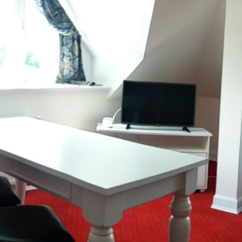 Camera tripla la etaj (se poate solicita pat suplimentar)