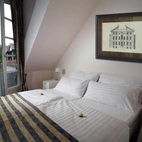 Camera dubla la etaj