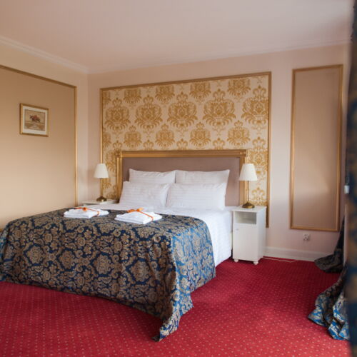 Apartament la etaj cu 1 camera pentru 2 pers. (se poate solicita pat suplimentar)