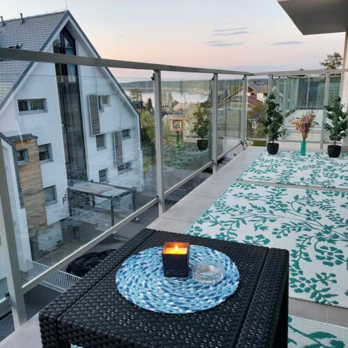 Apartament la etaj cu vedere spre lac cu 1 camera pentru 2 pers. (se poate solicita pat suplimentar)