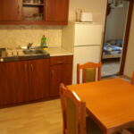 Apartament la parter cu 2 camere pentru 4 pers. (se poate solicita pat suplimentar)