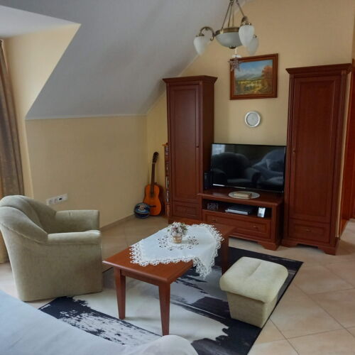 Apartament classic la mansardă cu 2 camere pentru 4 pers.