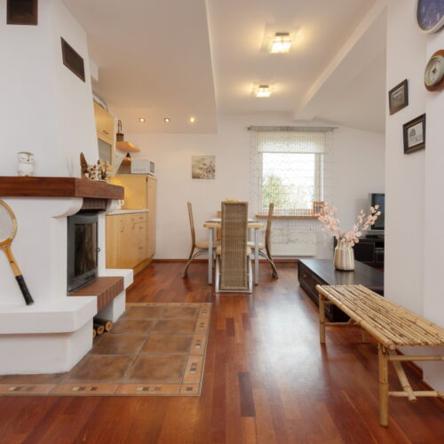 Cały dom 7-osobowy z wanną z widokiem na rzekę