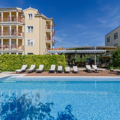 Upstairs 1-Room Apartment for 2 Persons 