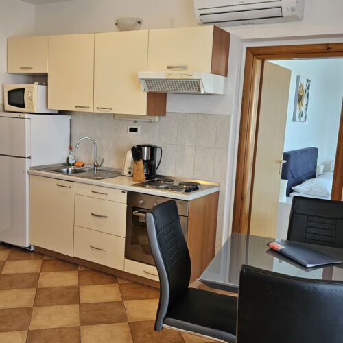 Upstairs 2-Room Apartment for 4 Persons 