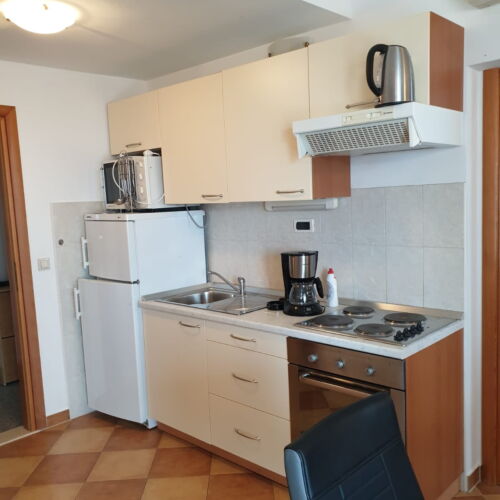 Upstairs Art 2-Room Apartment for 4 Persons