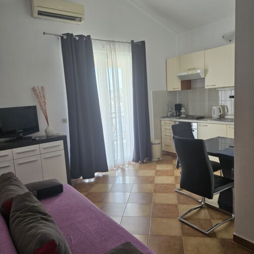Upstairs Bronze 1-Room Apartment for 2 Persons (extra bed available)