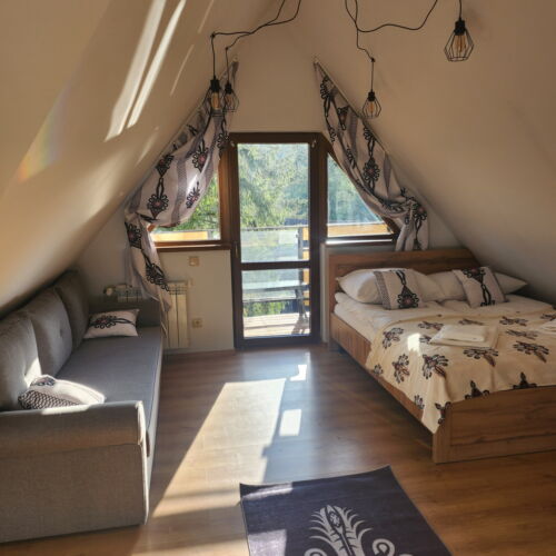 Apartman pro 4 os. s 1 ložnicí s výhledem na hory v podkroví