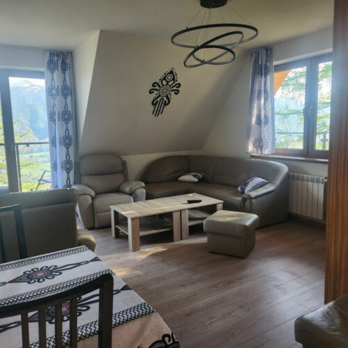 Apartman pro 4 os. se 2 ložnicemi s výhledem na hory v přízemí