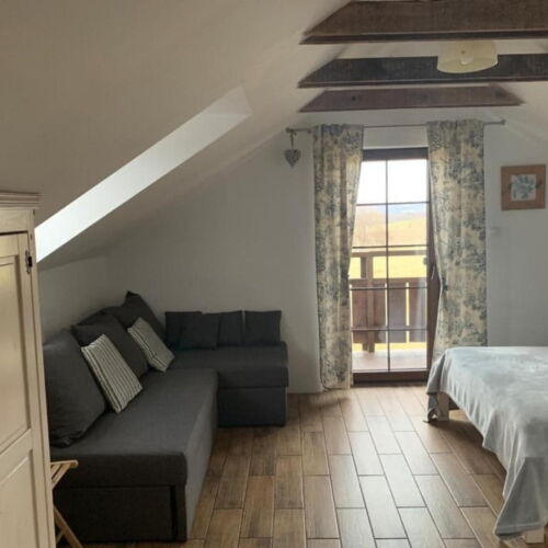 Apartament 4-osobowy na piętrze na poddaszu z 1 pomieszczeniem sypialnianym