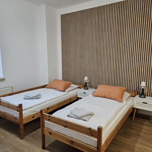 Pokój 4-osobowy z prysznicem z własną kuchnią