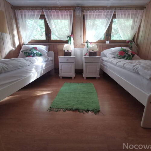 Pokój 4-osobowy z prysznicem z dostępem do ogrodu