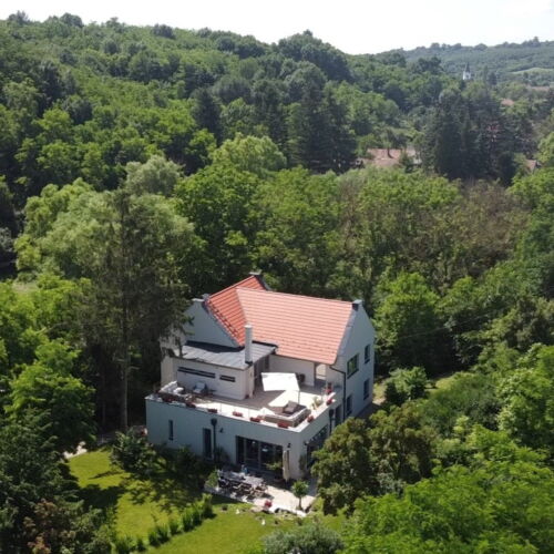 Vilă întreaga unitate cu vedere spre grădină pentru 10 pers. (se inchirieaza doar integral)