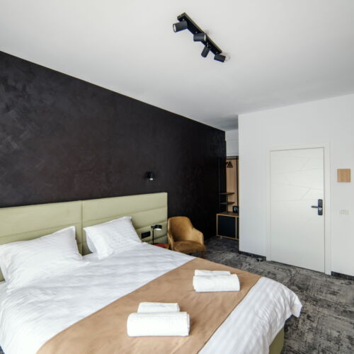 Camera dubla la etaj cu aer condiționat