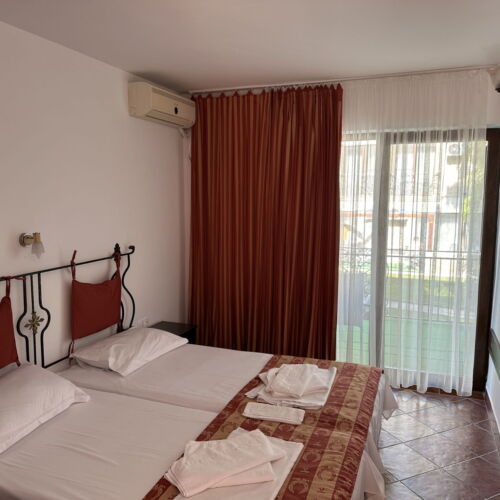 Camera twin cu balcon nalba