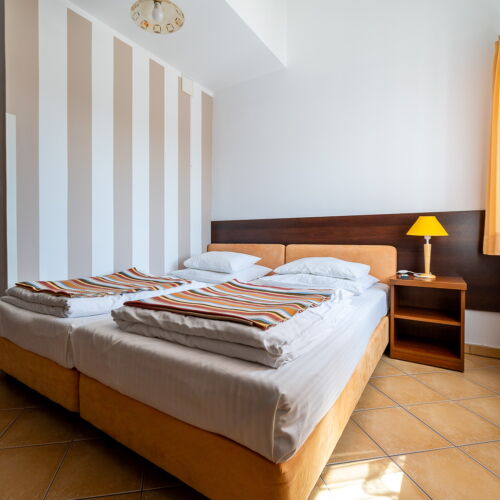 Camera twin cu baie lCD TV