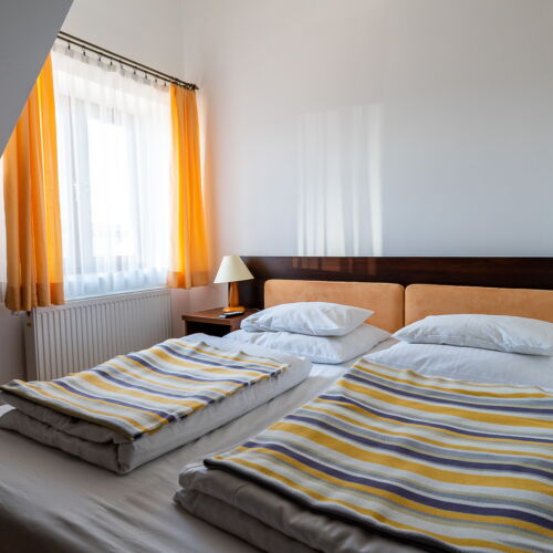 Camera twin cu baie lCD TV