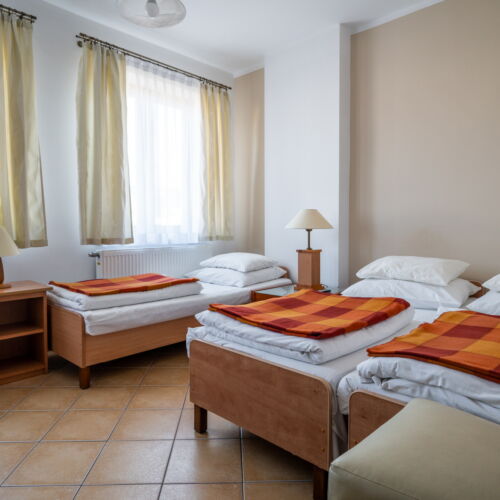 Camera pentru 5 pers.