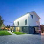 Camera dubla la etaj cu balcon