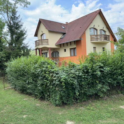 View to the Lake Whole House House for 12 Persons (extra beds available)