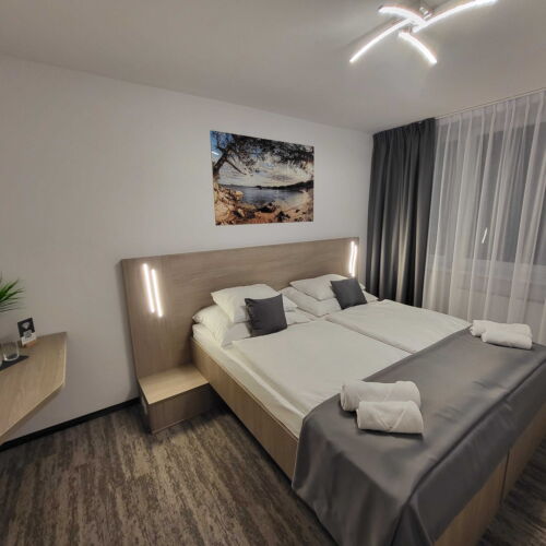 Camera twin premium cu balcon (se poate solicita pat suplimentar)