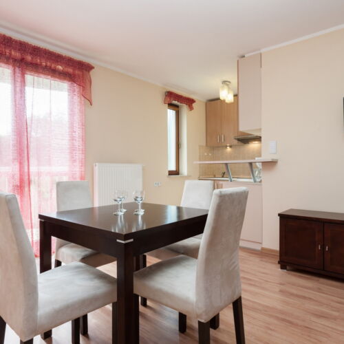 Cały dom 4-osobowy tV z płaskim ekranem z widokiem na rzekę