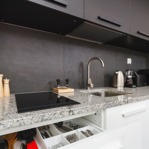 Întreaga unitate tV cu ecran plat cu vedere spre râu pentru 4 pers. (se inchirieaza doar integral)