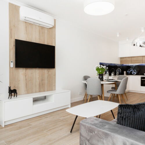 Întreaga unitate tV cu ecran plat pentru 6 pers. (se inchirieaza doar integral)