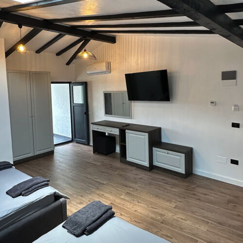 Camera cvadrupla deluxe c