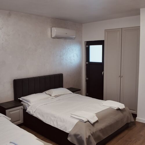 Vierbettzimmer mit Balkon