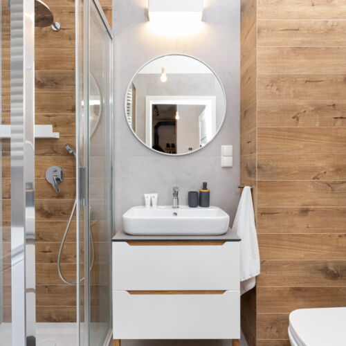 (jako celek) se sprchou pro 4 os. celý Dům