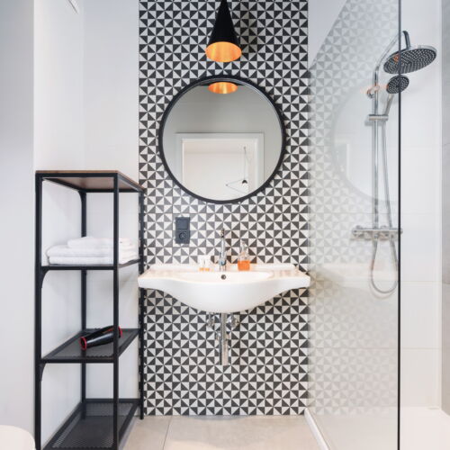 Întreaga unitate tV cu ecran plat cu vedere spre râu pentru 6 pers. (se inchirieaza doar integral)