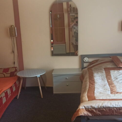 Apartament 6-osobowy w suterenie z widokiem na las z 2 pomieszczeniami sypialnianymi