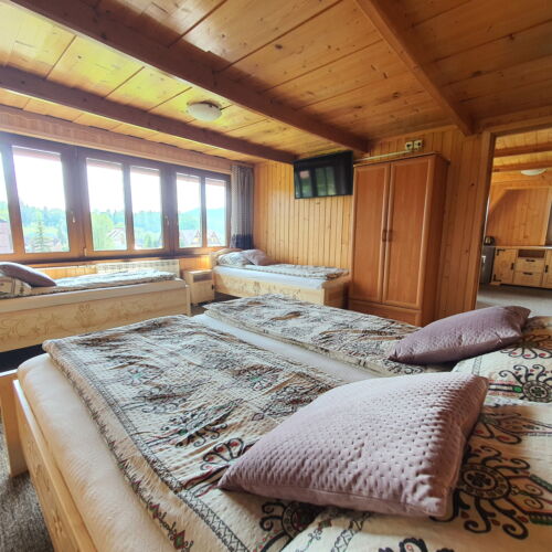 Pokój 6-osobowy na piętrze z widokiem na góry