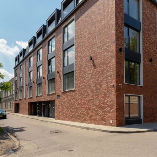 House mit Dusche und Aussicht auf den Fluss