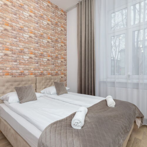 (jako celek) se sprchou pro 2 os. celý Dům