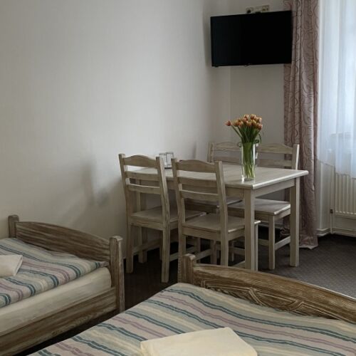 Camera cu duș pentru 5 pers.