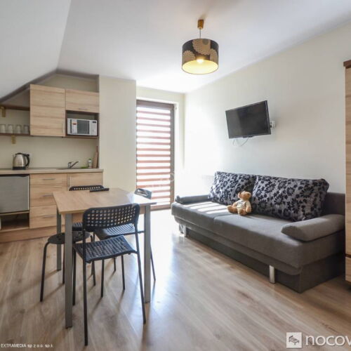 Pokoj s balkónem s vlastní kuchyňkou pro 4 os.