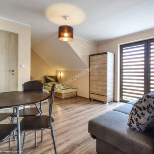 Pokoj s balkónem s koupelnou pro 4 os.