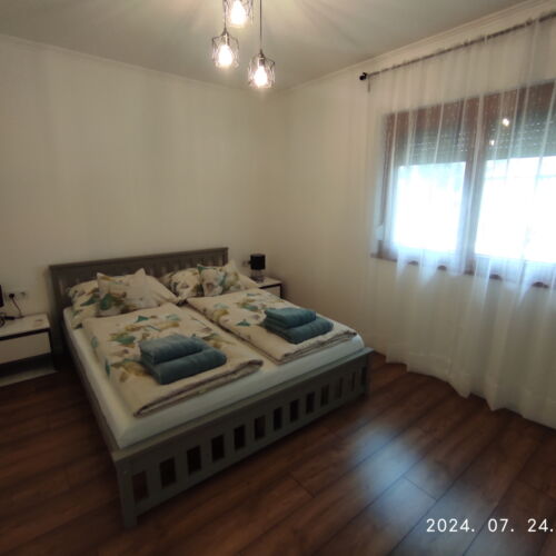 Întreaga unitate cu aer condiționat cu terasă pentru 4 pers. (se inchirieaza doar integral)