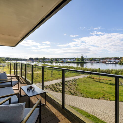 House mit Dusche und Aussicht auf den Fluss